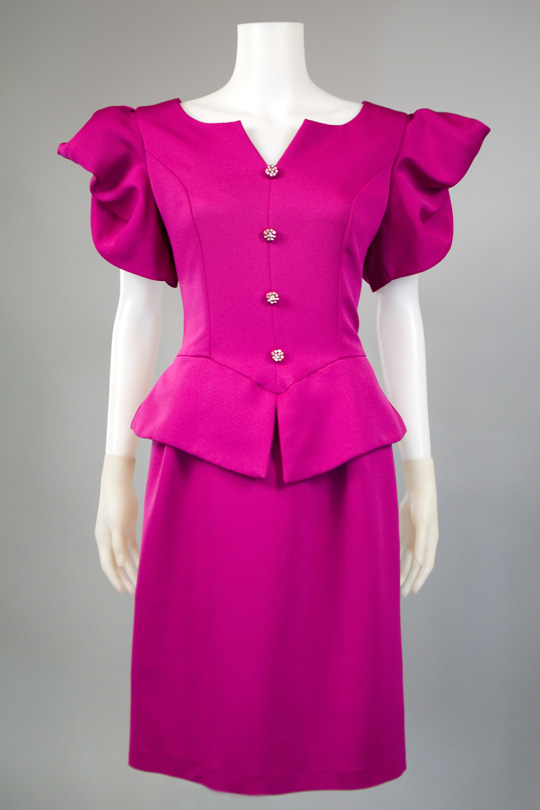 34 Tips to Thrift Store Shop Like a Pro! (Pass On to Newbies!) 34 Tips to Thrift Store Shop Like a Pro! (Pass On to Newbies!)