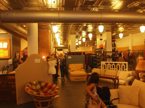 34 Tips to Thrift Store Shop Like a Pro! (Pass On to Newbies!) 34 Tips to Thrift Store Shop Like a Pro! (Pass On to Newbies!)