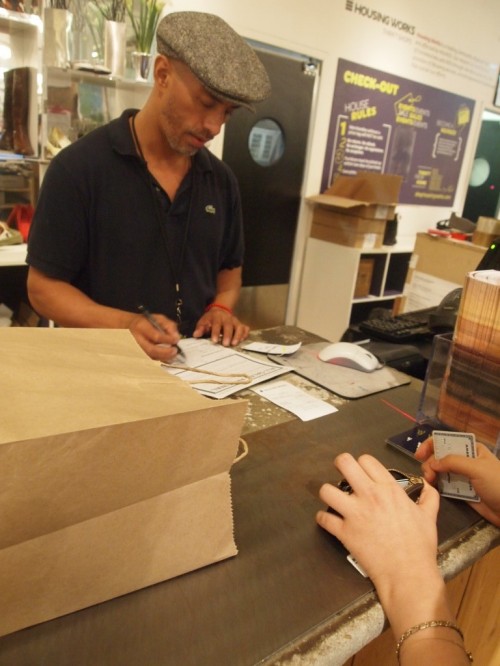 34 Tips to Thrift Store Shop Like a Pro! (Pass On to Newbies!) 34 Tips to Thrift Store Shop Like a Pro! (Pass On to Newbies!)