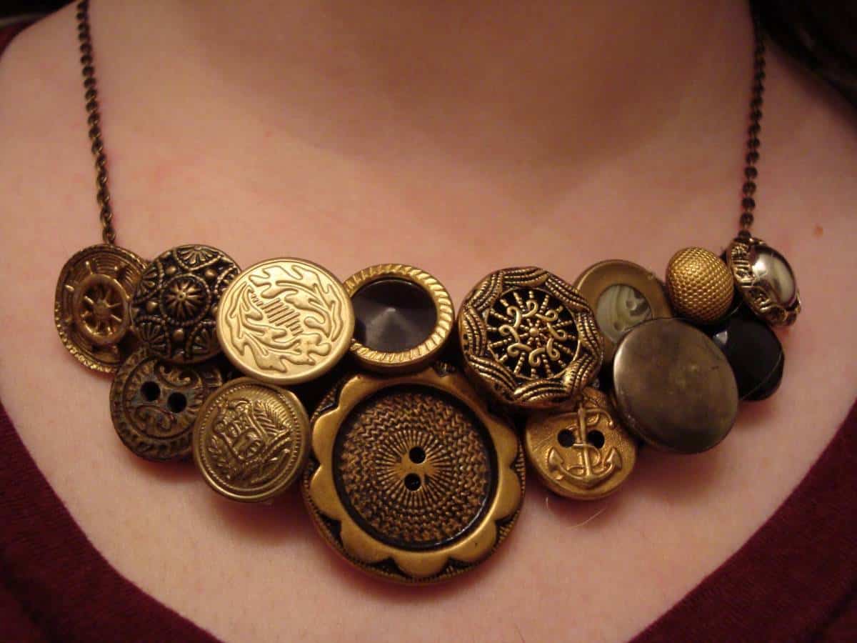 Create This DIY Vintage Button Statement Necklace Create This DIY Vintage Button Statement Necklace