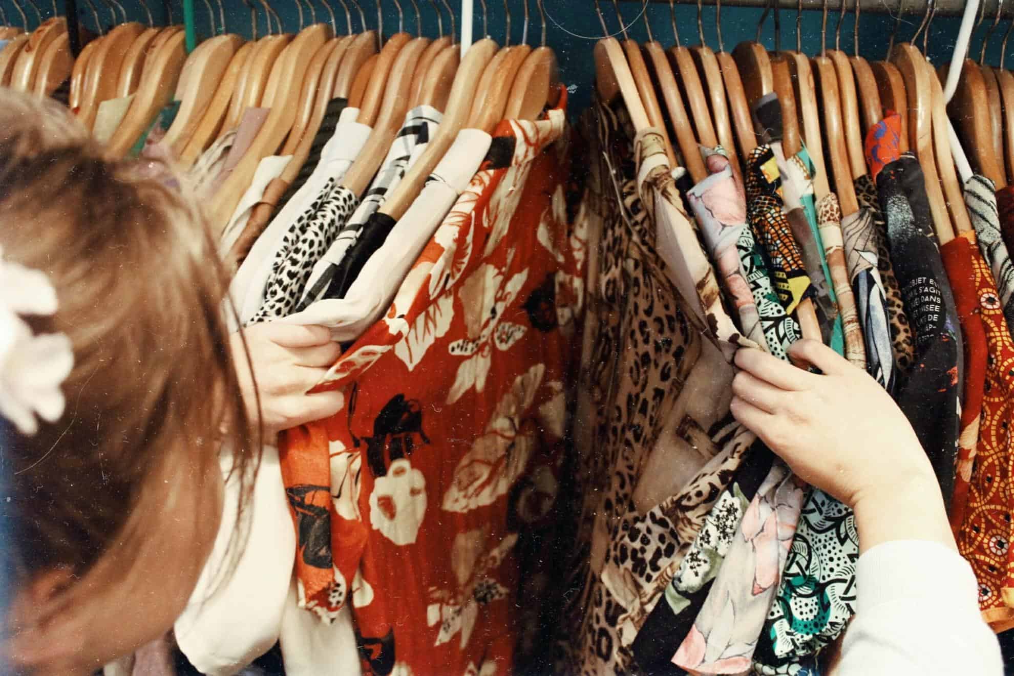 How to Shop for Vintage Clothing How to Shop for Vintage Clothing