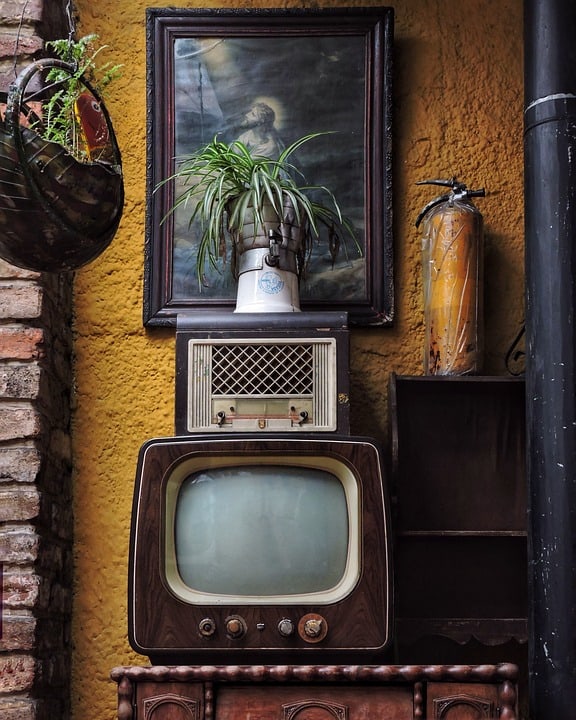 How To Turn Your Modern Home Into A Stunning Vintage Time Capsule How To Turn Your Modern Home Into A Stunning Vintage Time Capsule