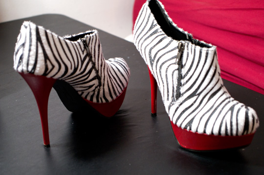 How to De Clutter Your Thrift Store Finds zebra print red heeled shoes